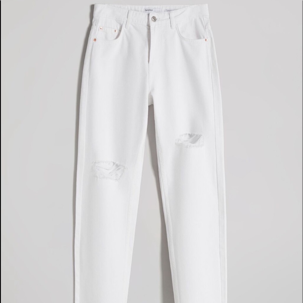 NWT Bershka White Straight High waisted jeans